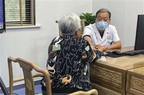 让优质中医药服务触手可及——全区首个创建中医药特色示范村卫生室开始运营1.jpg