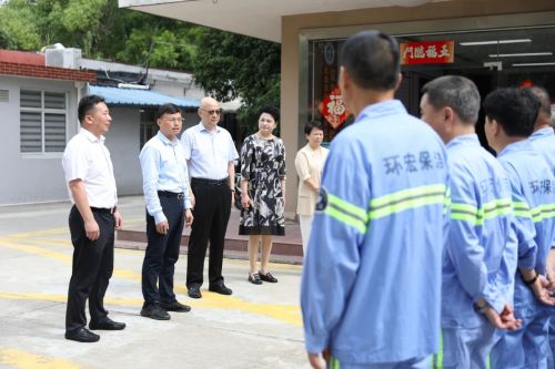 20230721094827025215.jpg 区领导开展高温慰问,将关怀送给坚守一线的劳动者1.jpg