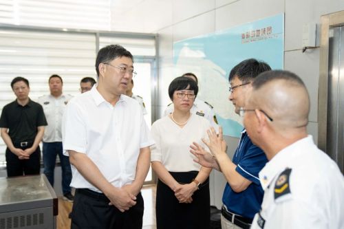 20230721094844088044.jpg 区领导开展高温慰问,将关怀送给坚守一线的劳动者3.jpg