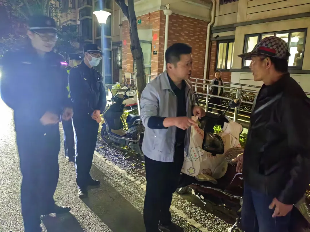 陈家镇开展电动自行车安全专项检查.jpg