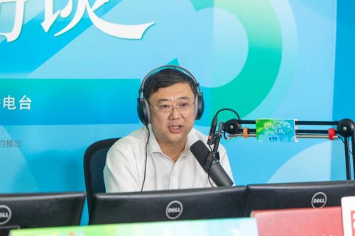 20230801092527032495.jpg 为人民服务,就是要帮助老百姓解决一件件实实在在的事情!李峻做客“夏令热线”,倾听市民呼声2.jpg