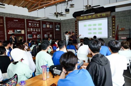 全球学子来崇“学农”3.jpg