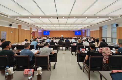 “以案释法”谈营商环境1.jpg