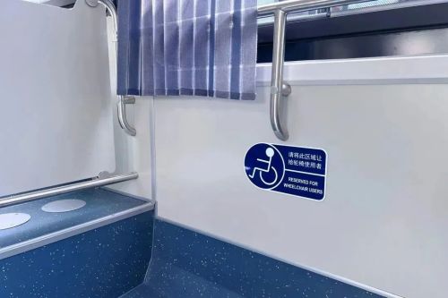首批高一等级无障碍新能源公交车登陆崇明8.jpg