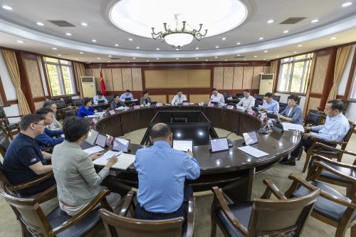 完善空气重污染预警响应机制，全力配合中央生态环保督察工作顺利开展……今天的区政府常务会议研究了这些重要事项1.jpg