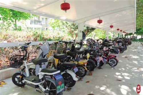 20240515151423047699.jpg 智慧车棚在崇明“上岗”1.jpg