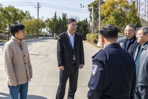 全力实现“文明祭扫、平安清明”！李峻检查清明祭扫服务保障工作1.jpg