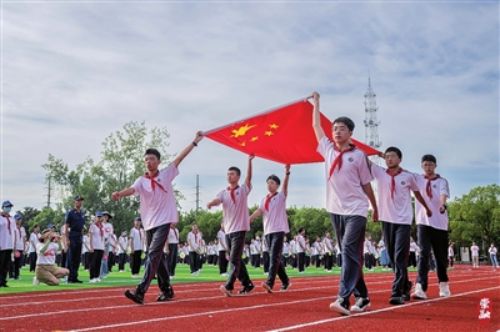 开学第一天 各学校用心“迎新”1.jpg