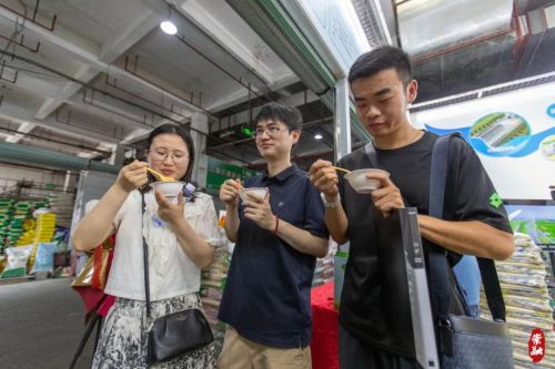崇明大米入驻上海农产品中心批发市场 8.jpg
