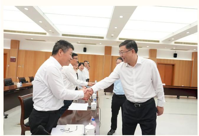 努力办好人民满意的教育！区优秀教师代表座谈会举行