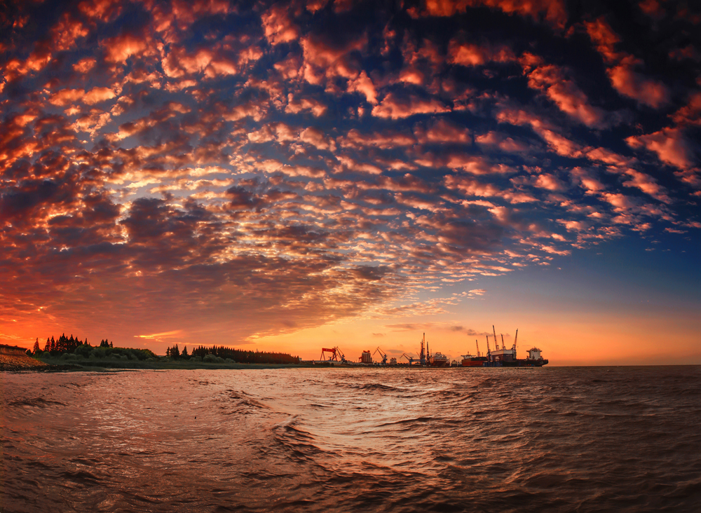 船厂曙色 朱卫生