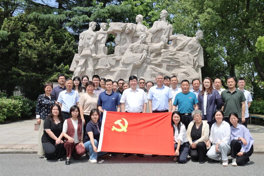 踏寻初心足迹 凝聚发展力量——堡镇开展党委中心组（扩大）学习会暨“行走的党课”活动