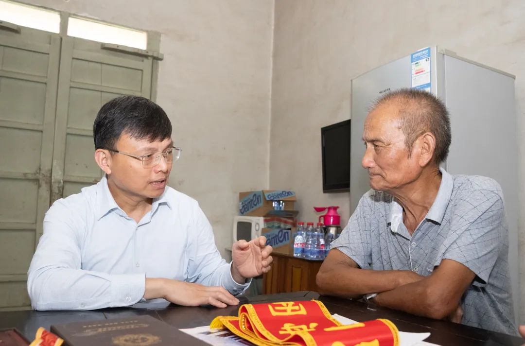 八一建军节到来之际，区四套班子领导走访慰问退役军人、抗战烈属、现役军人亲属