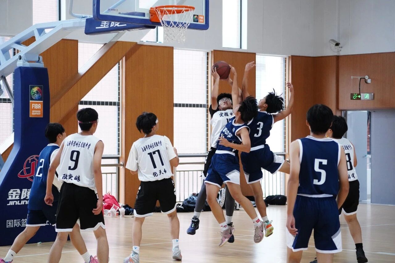 青春无畏 逐梦赛场 | 2025年崇明区青少年篮球比赛（初中组）圆满落幕