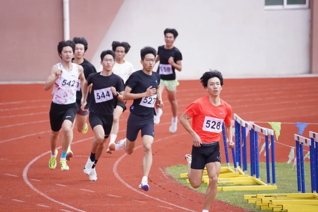 赛场逐梦，青春正好！——2026年崇明区青少年田径运动会圆满落幕