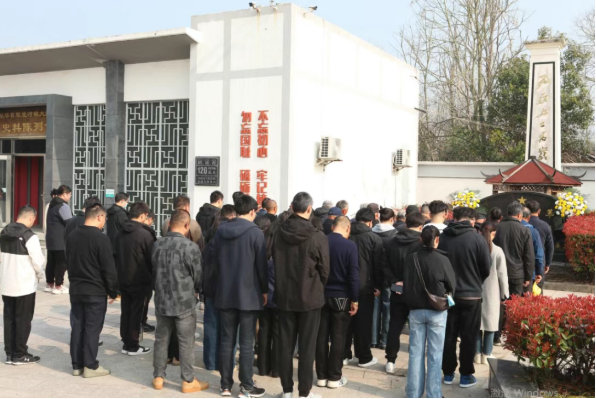 我们的节日·清明｜竖新镇举行“文明祭扫寄哀思 红色血脉永赓续” 主题活动
