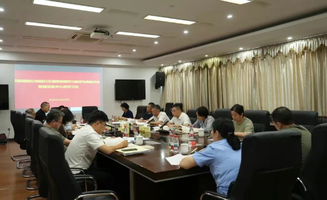 竖新镇召开党委中心组学习会，深学细悟习近平党建思想，树立和践行正确政绩观