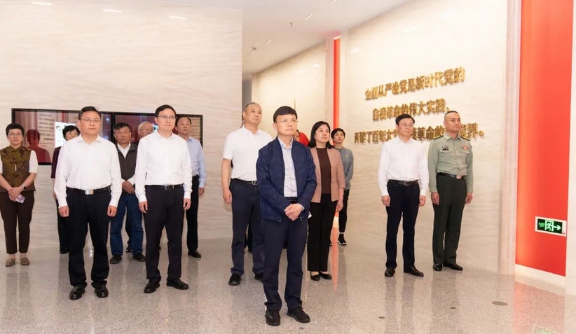 区深入贯彻中央八项规定精神学习教育专题学习研讨会暨区委中心组（扩大）学习会召开