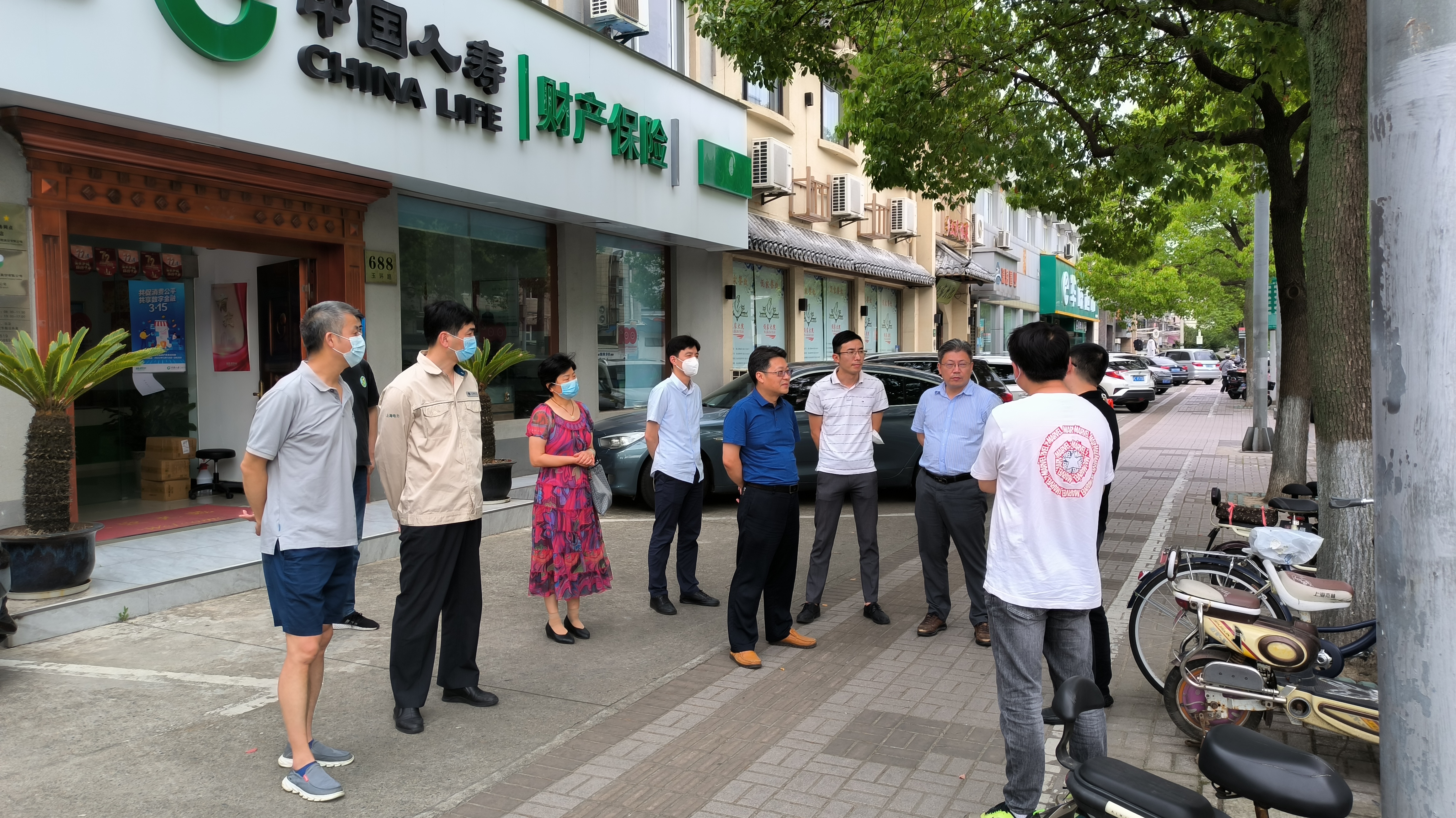 区建设管理委联合城桥镇政府开展架空线入地整治前期踏勘