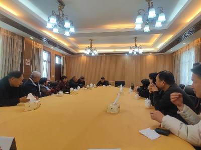 致敬榜样 传递温暖——港沿镇总工会召开劳模工匠恳谈会