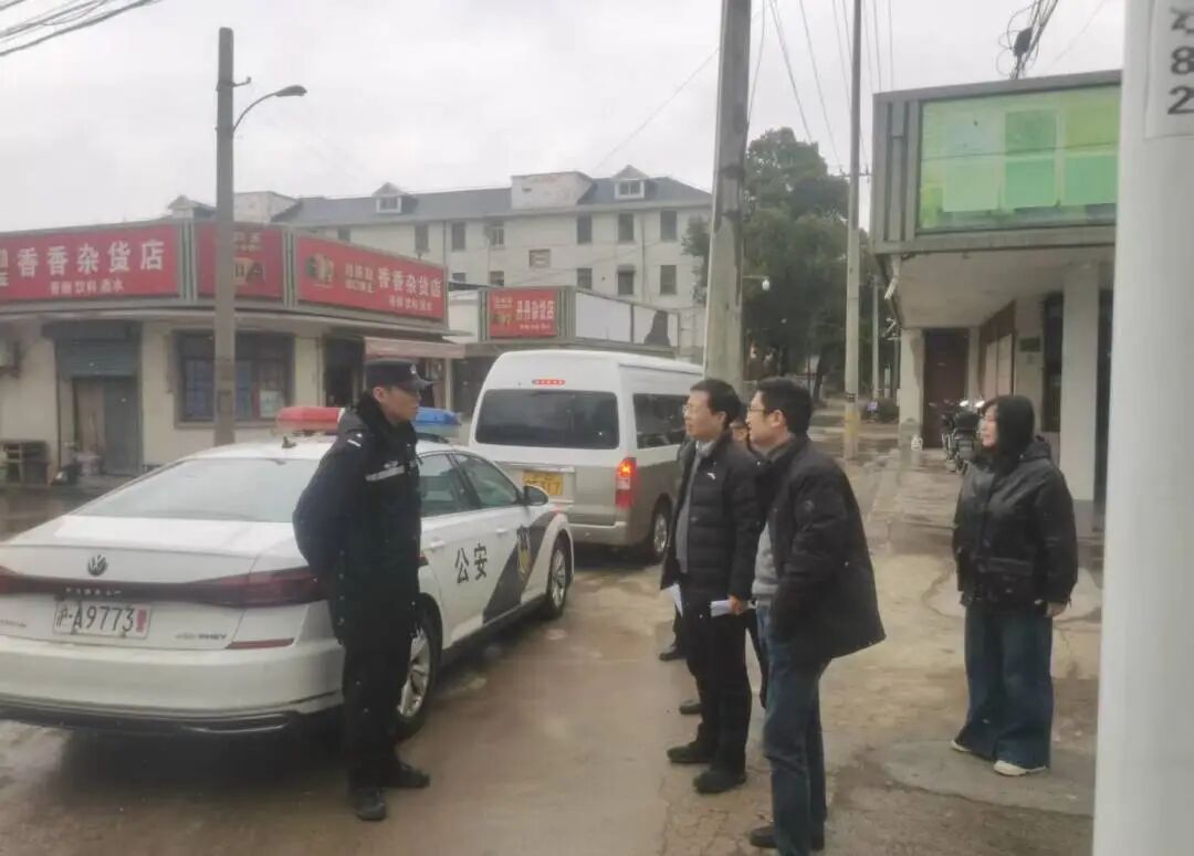 东平镇开展小区出入口交通隐患现场勘察工作