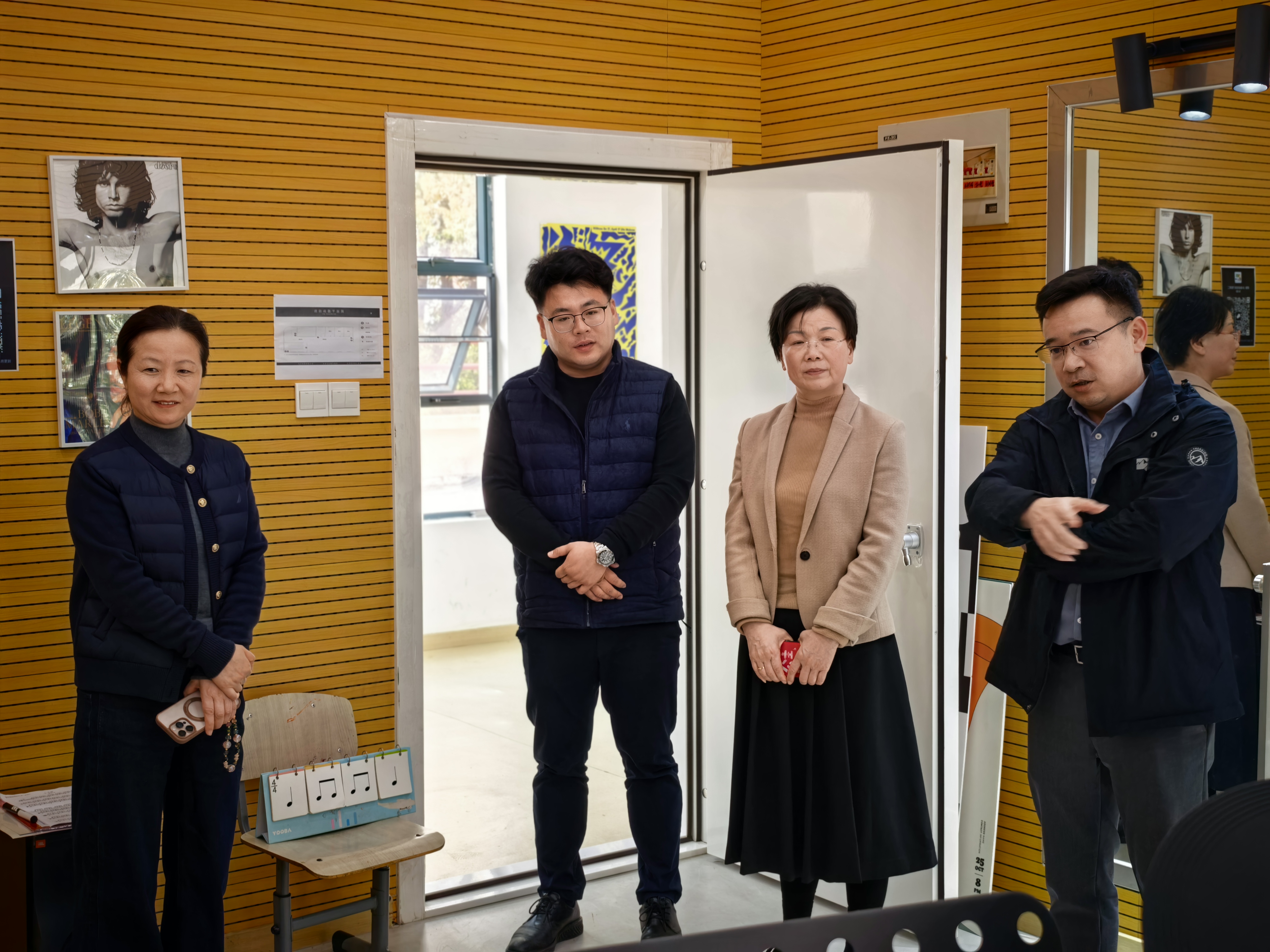 区教育局副局长陆琴调研本区老年教育校外教学点