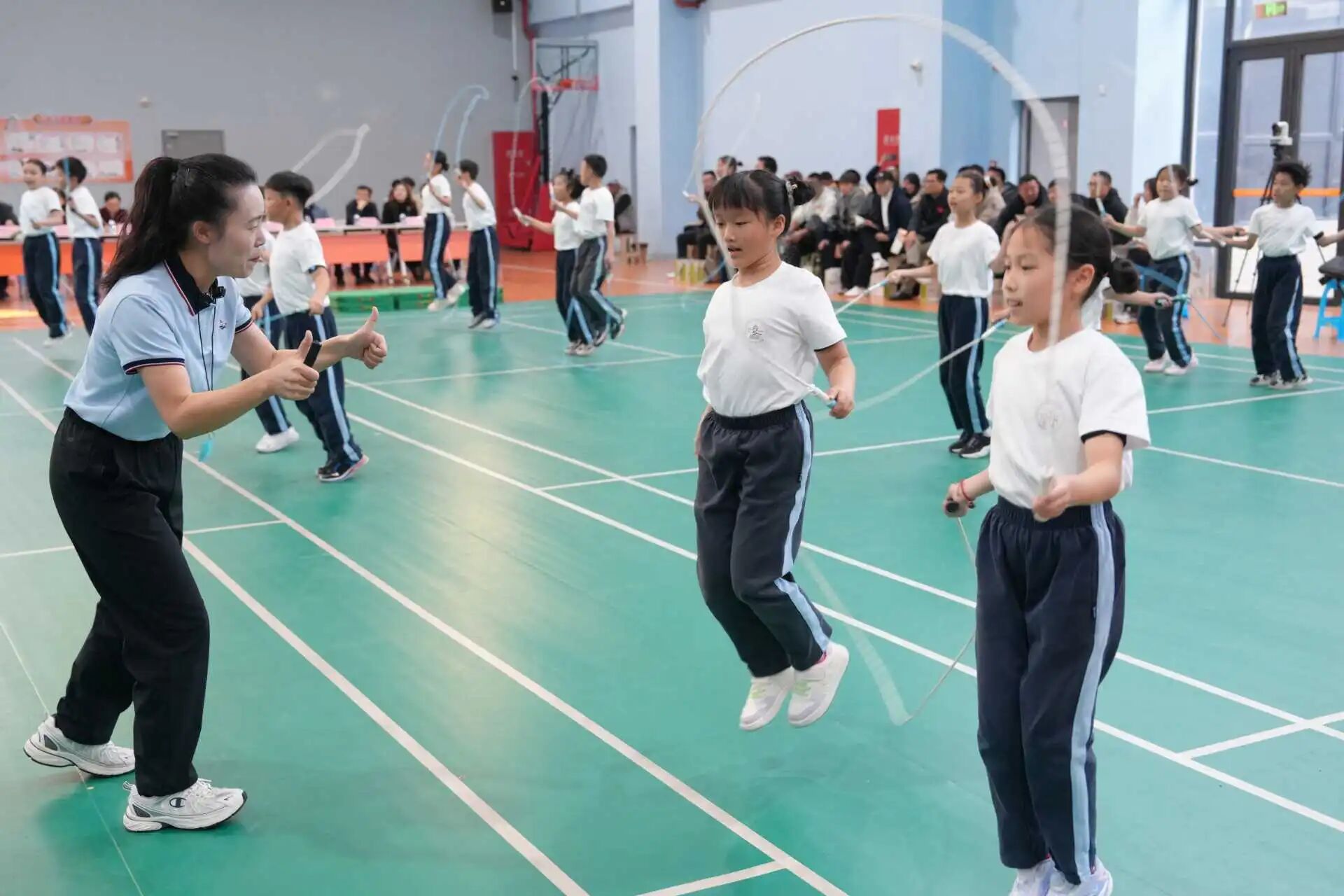 崇明学校，绳彩飞扬