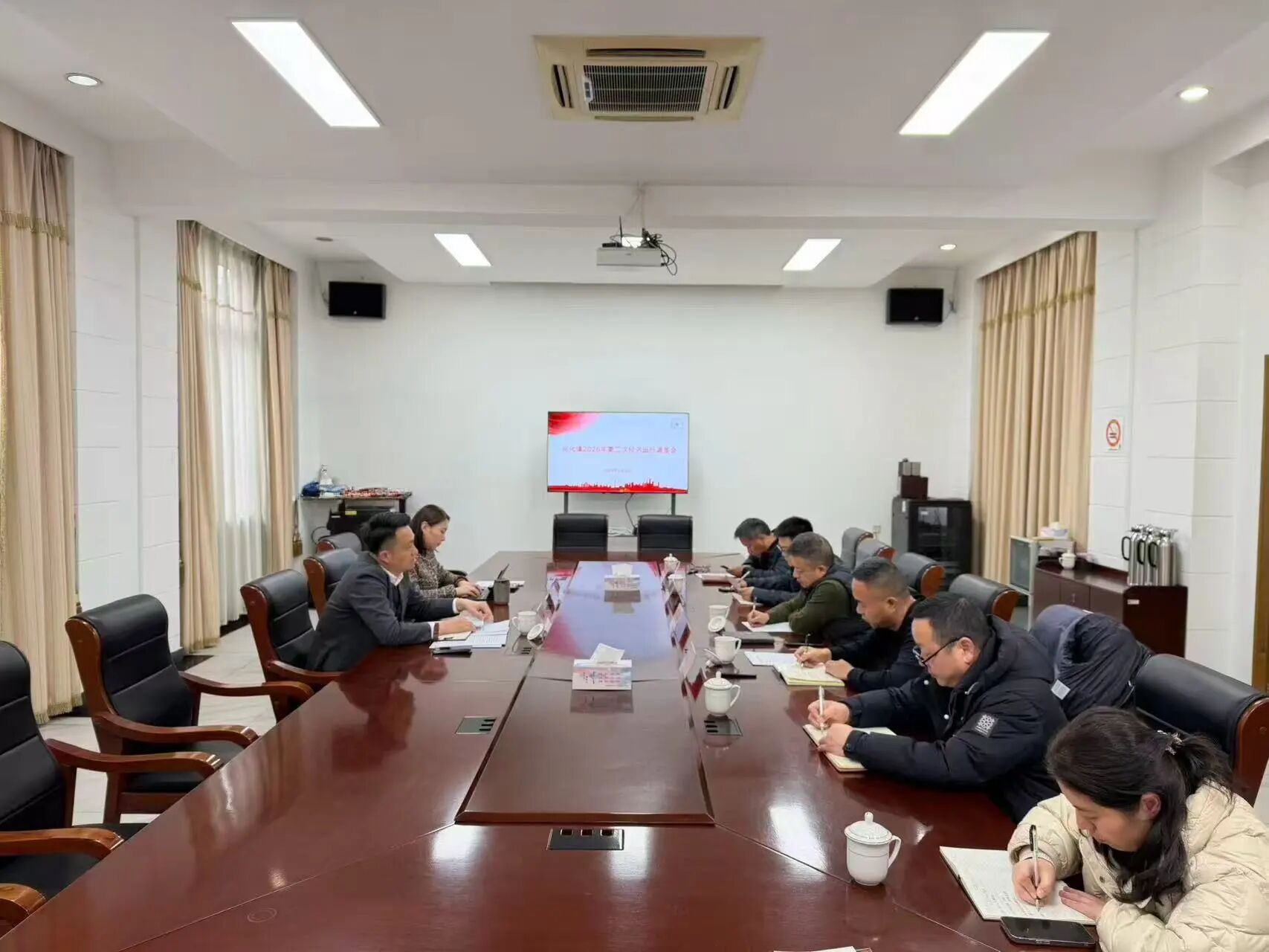 20260304经济会议.jpg 20260304经济会议.jpg