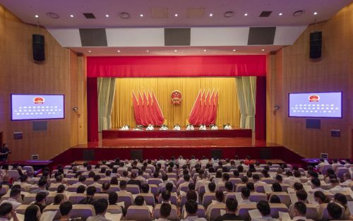 区二届人大常委会第十三次会议（扩大）举行，听取和评议区政府上半年工作情况报告1.jpg