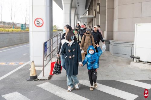崇明全力保障市民游客返程3.jpg