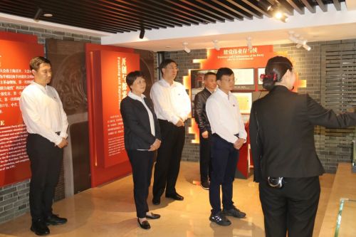 坚定理想信念，矢志拼搏奋斗，推动主题教育走深走实！区委中心组（扩大）学习考察活动举行3.jpg