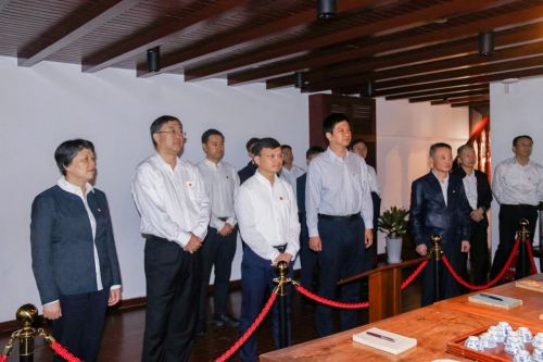 坚定理想信念，矢志拼搏奋斗，推动主题教育走深走实！区委中心组（扩大）学习考察活动举行4.jpg