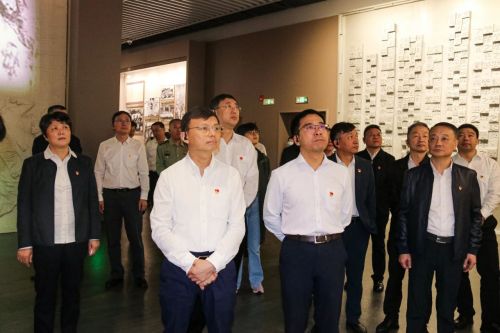坚定理想信念，矢志拼搏奋斗，推动主题教育走深走实！区委中心组（扩大）学习考察活动举行1.jpg