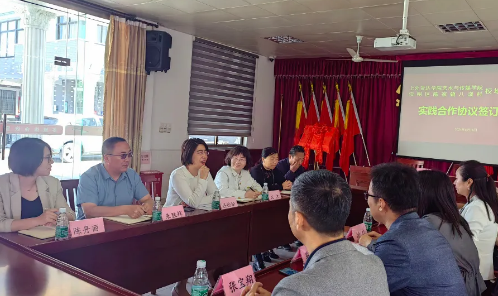 上外贤达学院艺术与传媒学院和八滧村签订实践合作协议.jpg
