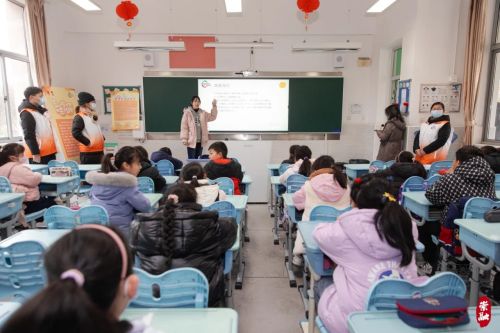 崇明爱心寒托班正式开班1.jpg
