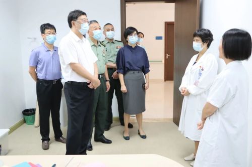 严格体检标准，把好应征青年“身体关”！区领导检查指导秋季征兵体检工作2.jpg