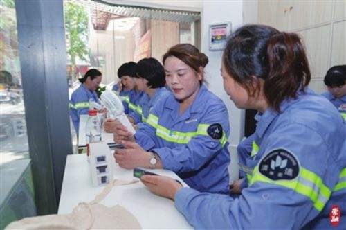 打造劳动者的“清凉空间”——本区35家工间休息室上线，惠及7000余名一线职工1.jpg