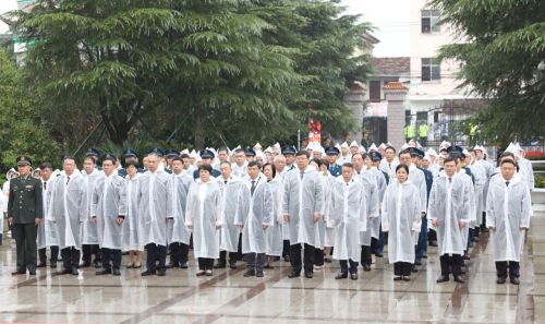 缅怀英烈祭忠魂，抚今追昔思奋进！崇明区举行烈士公祭活动2.jpg